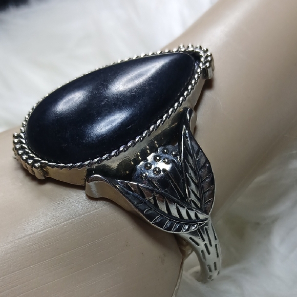 Paparazzi Black and Silver Teardrop Bracelet - Picture 2 of 8